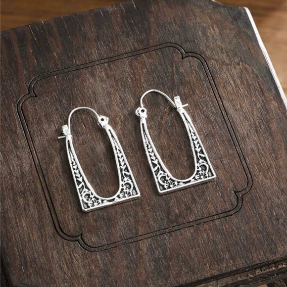 Ondine Branch Bud Bloom Floral Vine Embossed Arched Window Rectangle Garden Hoop - Picture 6 of 15